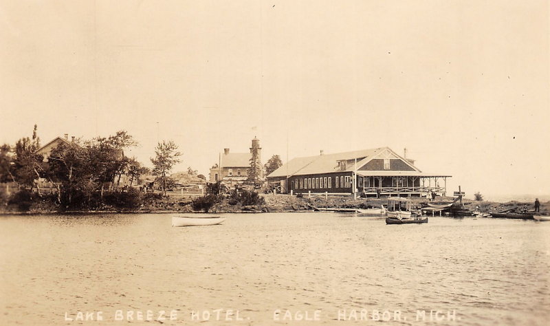 Lake Breeze Hotel - Vintage Postcad